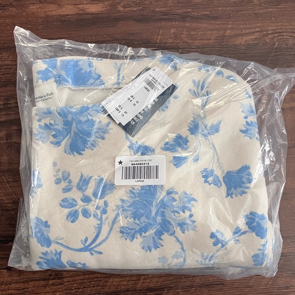 Cream Blue Floral Sunday Slash Sweatshirt Abercrombie & Fitch size LARGE NWT - Picture 8 of 8